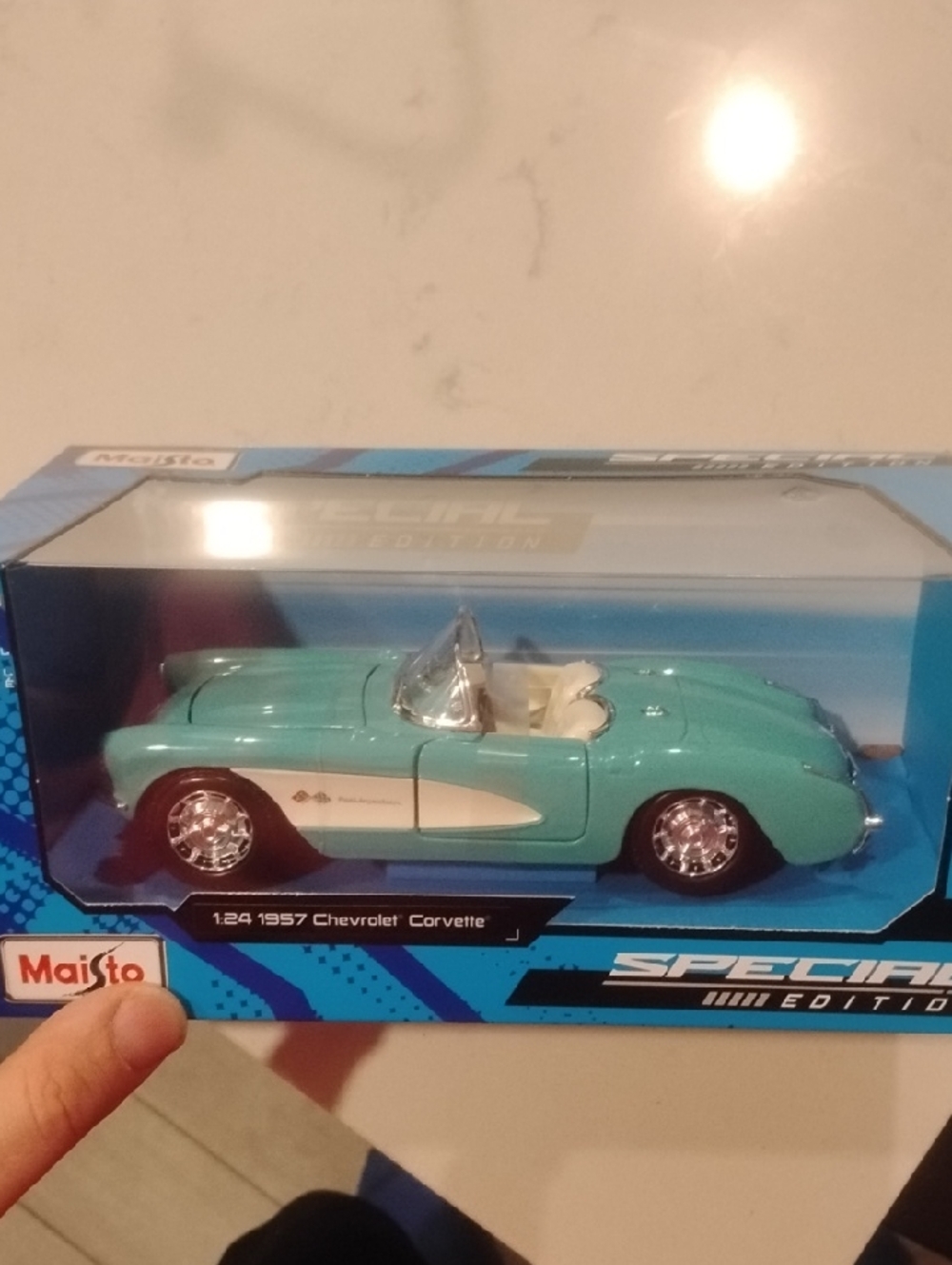 Maisto Turquoise 1957 Chevrolet Corvette Die-Cast Model